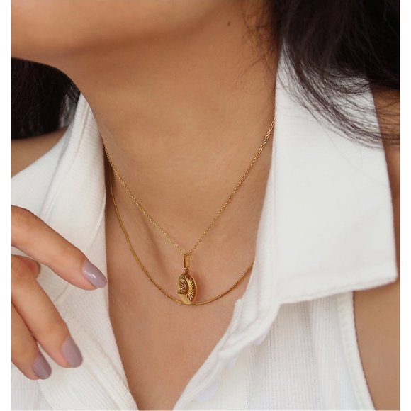 NEW 18K Gold Plated Diamond Moon Oval Necklace - Picture 3 of 12